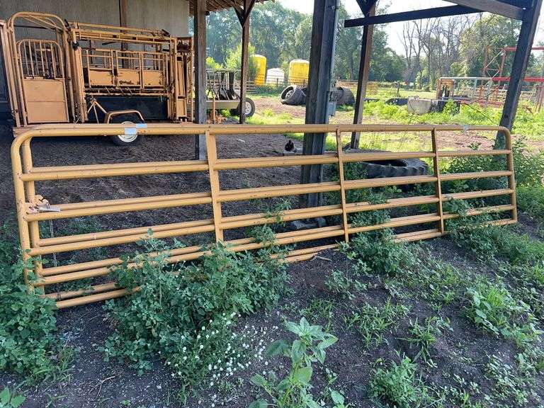 (2) 18' Sioux Gates, Selling 2x$