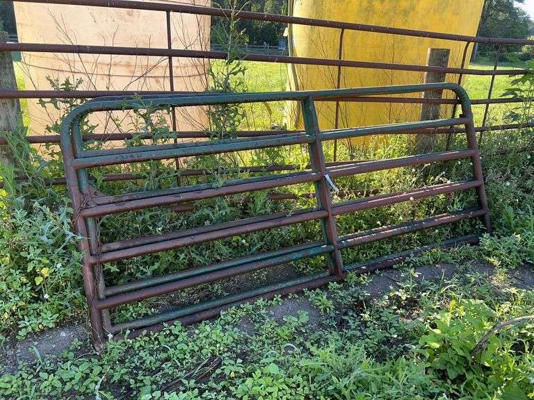 (2) 10' Gates, Selling 2x$