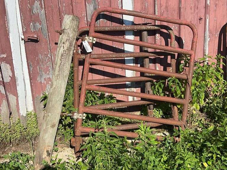 (2) 4' Gates, Selling 2x$