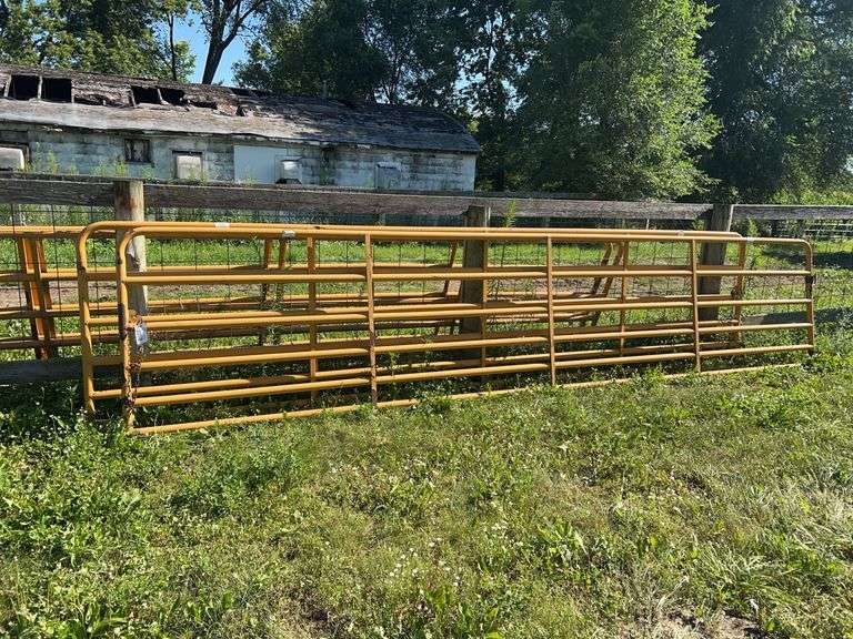 (1) 20' Sioux Gate, (1) 18' Sioux Gate, Selling 2x$