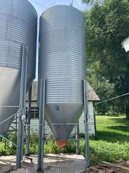 4 Ring Galvanized Holding Bin, Cone Bottom, Sliding Unload Door, AUCTION CO