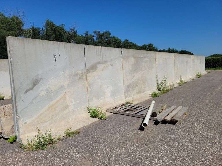 (8) Freestanding Cement Bunker Wall Dividing T - Foot Sections (Approximate