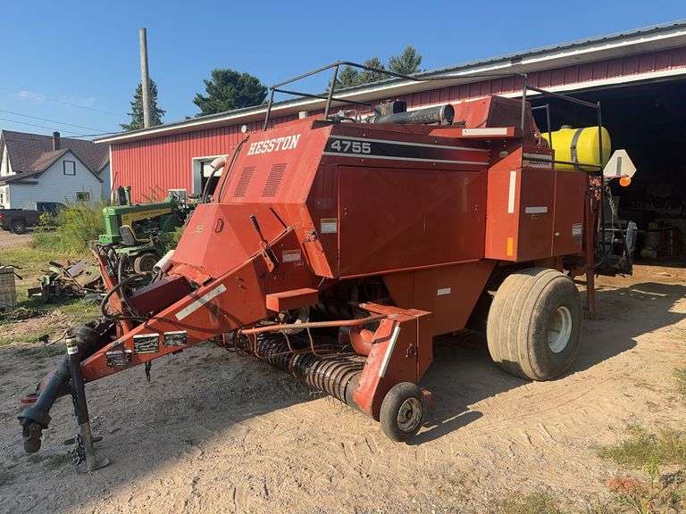 Hesston 4755 Big Square Baler, Large 1000 PTO, 6.5’ Pickup, 21.5L-16.1 Tire