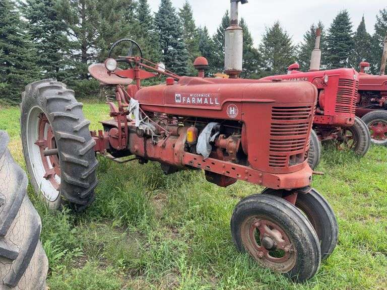 Farmall H Tractor, 13.6-38 Tires, Narrow Front, Rear Wheel Weights, Non-Run