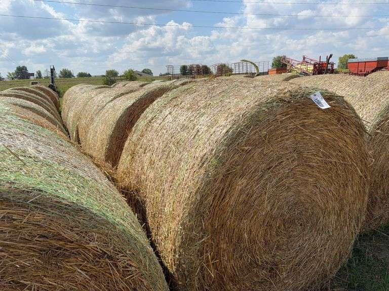 (10) 4’x5’ Barley Straw Round Bales, Selling 10x$