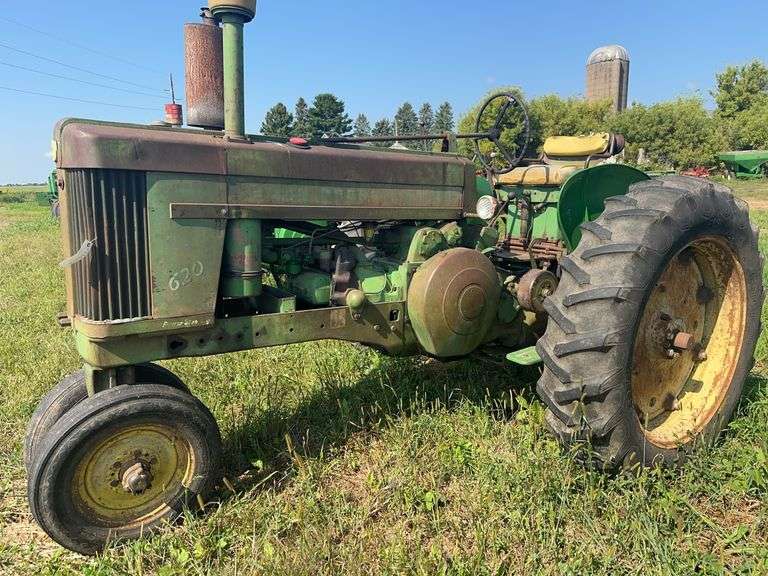 John Deere 620 Gas Tractor, Roll-A-Matic Narrow Front, 13.6-38 Rear Tires,
