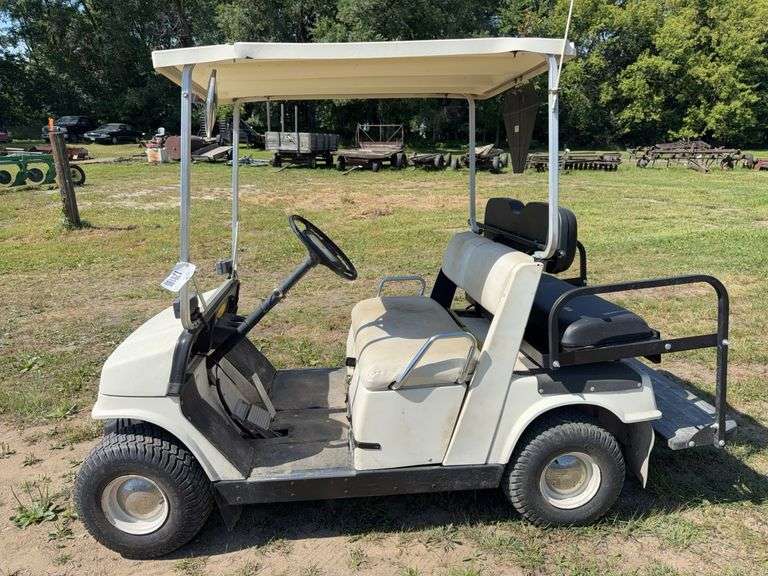 Yamaha Gas Powered Golf Cart, Single Cylinder Engine, Flip Down Rear Seat T