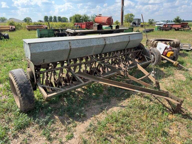 John Deere Van-Brunt Pull Type 10’ Grain Drill, 20 Run, Single Disc Openers
