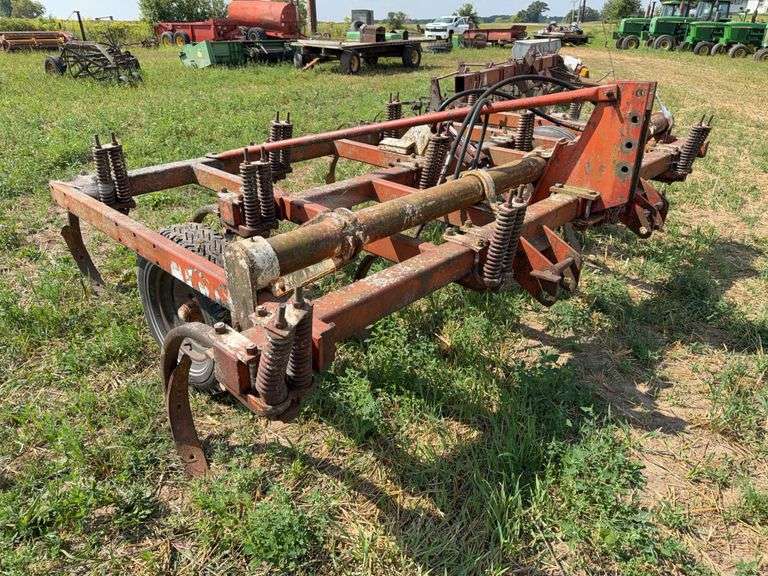 Power-Mate 12 Shank 3 Point Chisel Plow, Hydraulic Depth Wheels