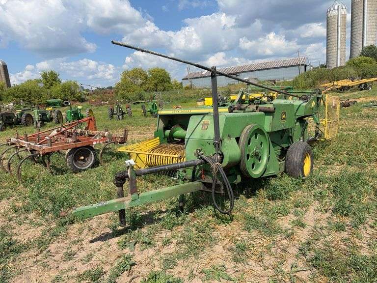 John Deere 327 Small Square Baler With John Deere Kicker, 540 PTO
