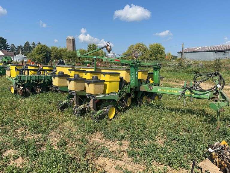 John Deere 7200 Max Emerge 2 Planter, 12 Row 30” Planter, 2 Point , Front F