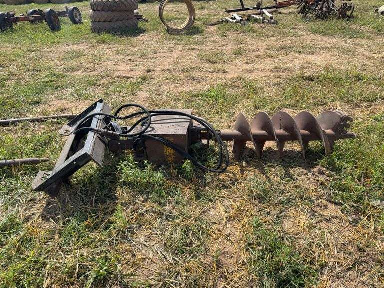 17” Hydraulic Post Hole Auger, Universal Skidloader Mount