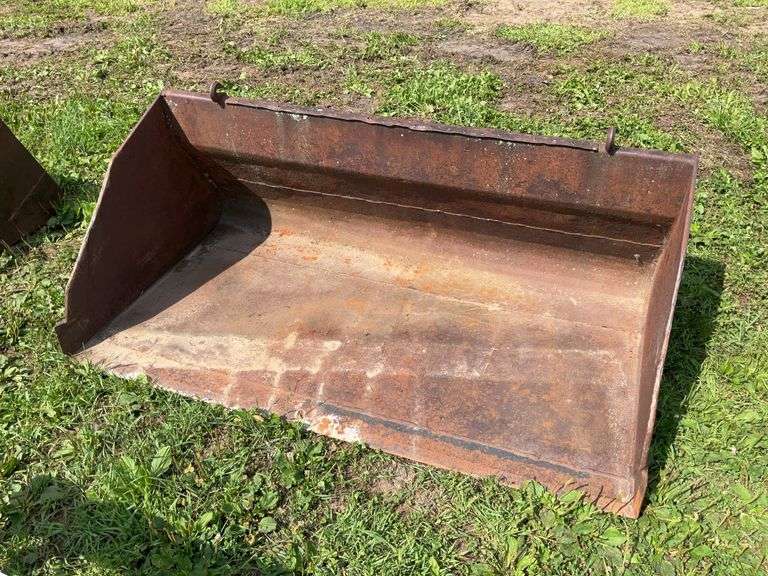 5.5’ Material Bucket, Mustang Hookups