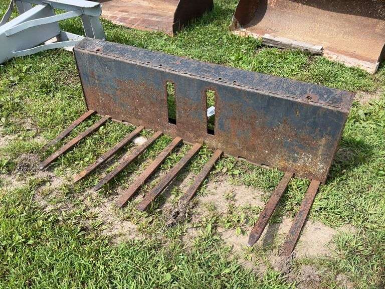 5.5’ Manure Tine Plate, Mustang Hookups