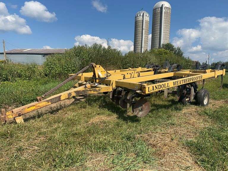 Landoll Weatherproofer 2200 7 Shank Ripper, Tandem Front Discs, Pull Type,