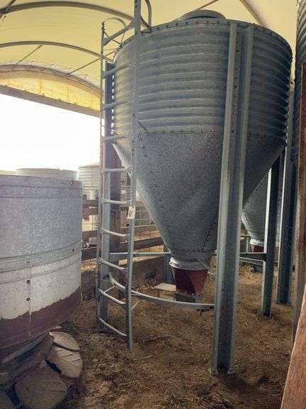 Single Ring (32" Height x 5+' Round) Bulk Bin (located hoop building)