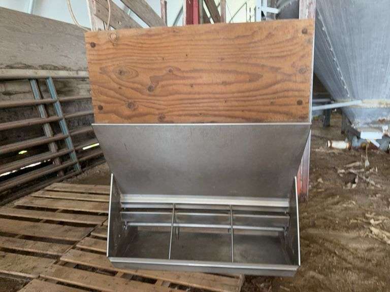 Stainless Steel 3' Combination Feed/Water Pig Feeder(located hoop building)
