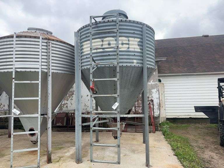 Single Ring Bulk Bin with 4" Unload Auger with 3/4Hp Electric Motor, Rusty