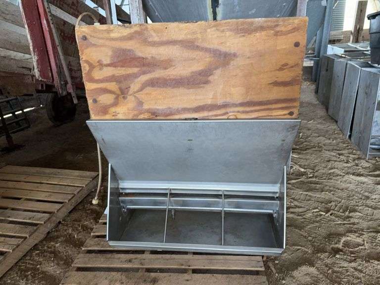 Stainless Steel 3' Combination Feed/Water Pig Feeder(located hoop building)