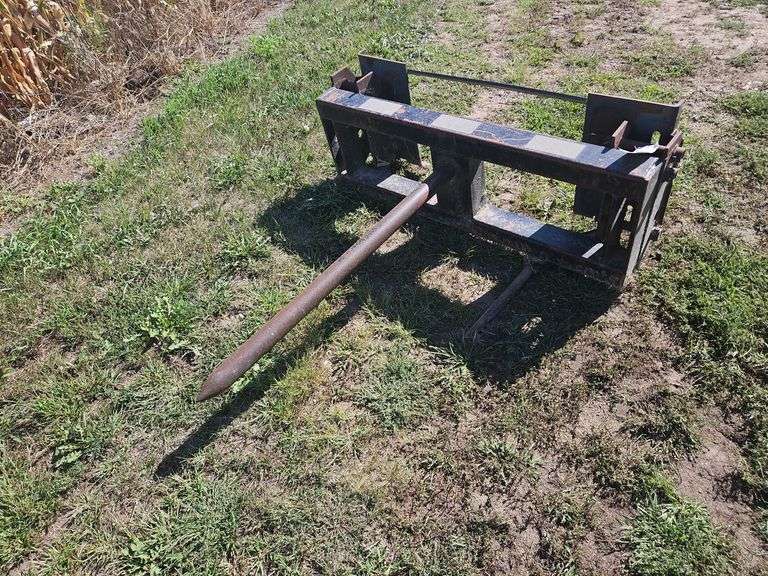 Round Bale Spear with Universal Skidloader Plate