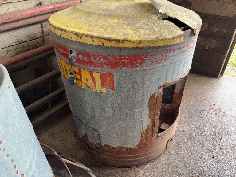 Ideal Pig Waterer (located hoop building)