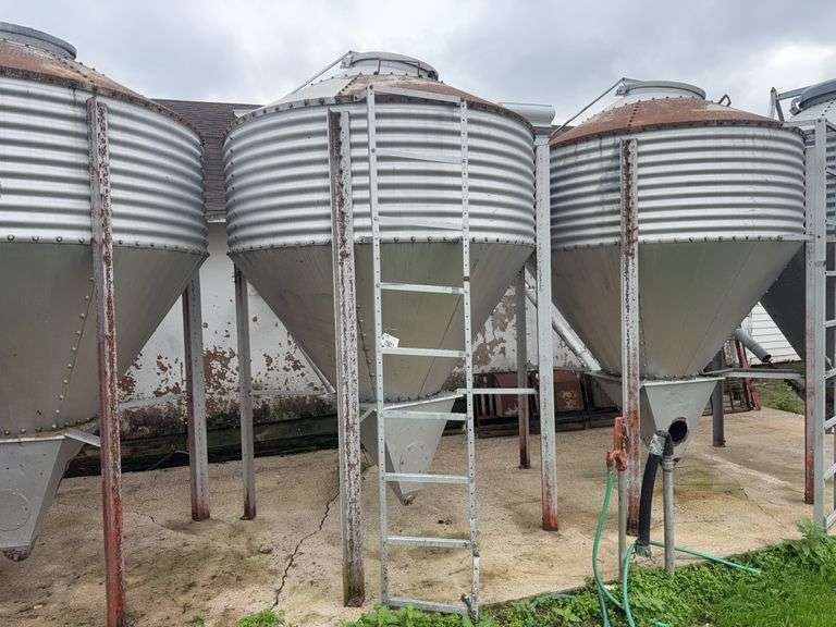 Single Ring Bulk Bin with 4" Unload Auger with 3/4Hp Electric Motor (Buyer