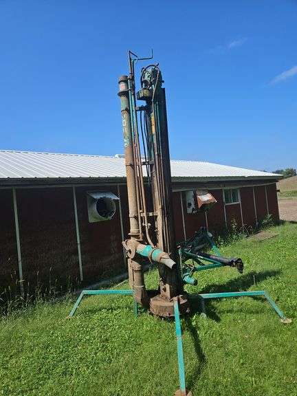 Houle 3 Pt, Manure Pump with Stands, 540Pto, Hydraulic Depth Control, 11'+ 
