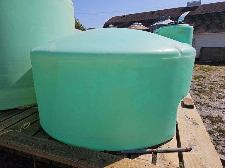 300 Gallon Truck Bed Poly Tank with Valve