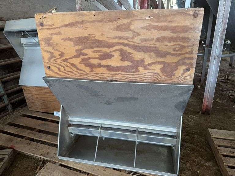 Stainless Steel 3' Combination Feed/Water Pig Feeder(located hoop building)