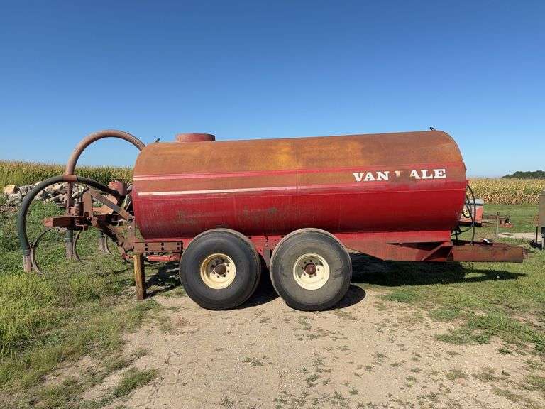 Van Dale Tandem Axle Liquid Manure Tank, 3 Shank Injector, Hydraulic Drive 