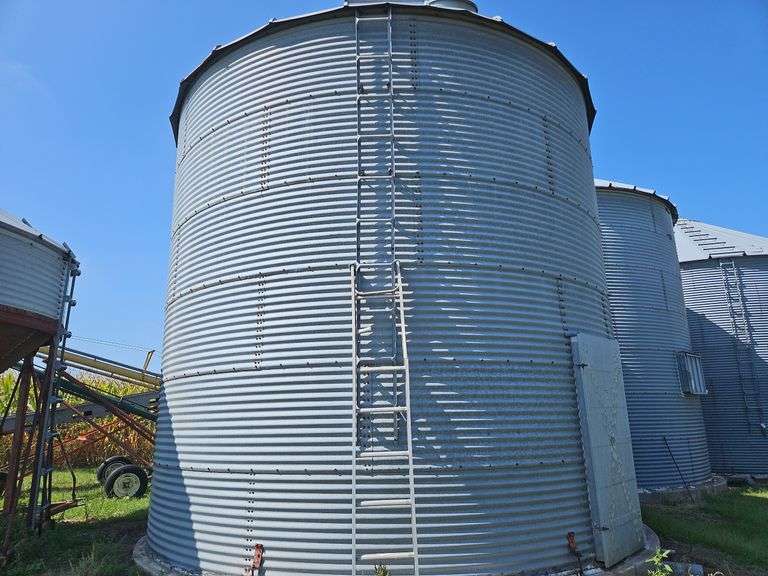 18' Galvanized Grain Bin, (6) 32" Rings, Approximately 3,000 Bushel Capacit