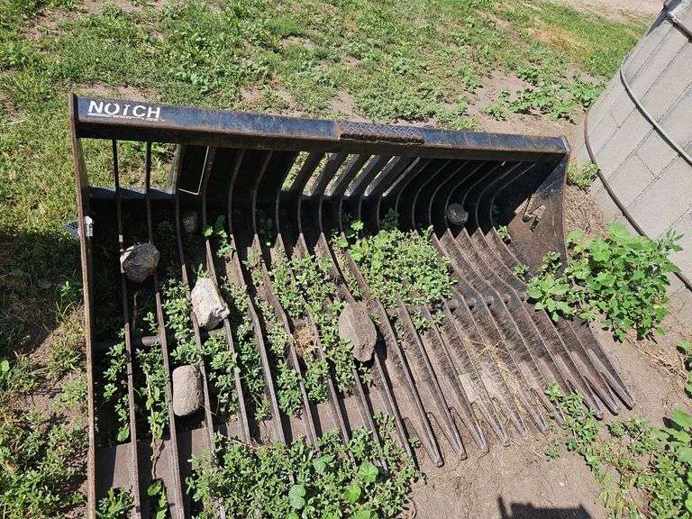 Notch 68" Rock Bucket, Universal Skidloader Plate