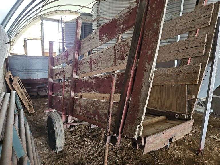 Metal Framed, Wooden Loading Chute on Wheels (located hoop building)