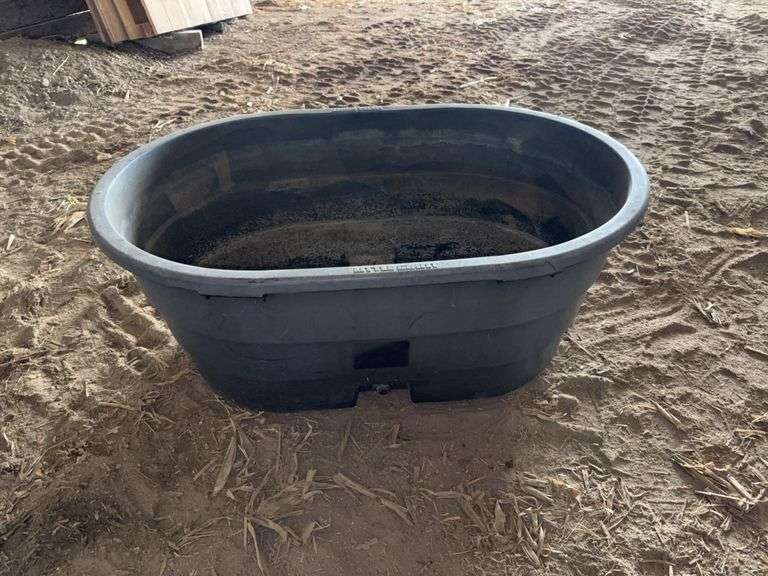 Little Giant, Rubbermaid Type Water Tank (located hoop building)