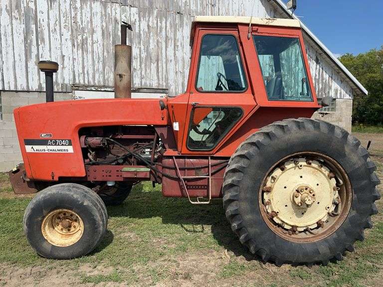 1976 Allis Chalmers 7040 2WD Maroon Belly Tractor, 218 Hours Showing, Major