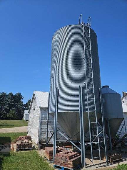 Brock Galvanized Cone Bottom Holding/Bulk Bin, 5" Unload Augerwith 3Hp Moto