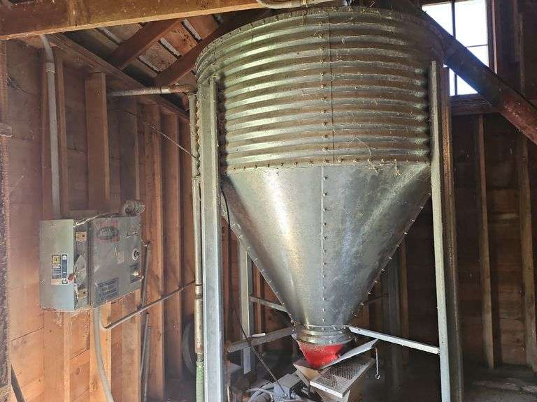 2 Ton Galvanized Bulk Bin (no unload auger), Very Good Condition,Has been I