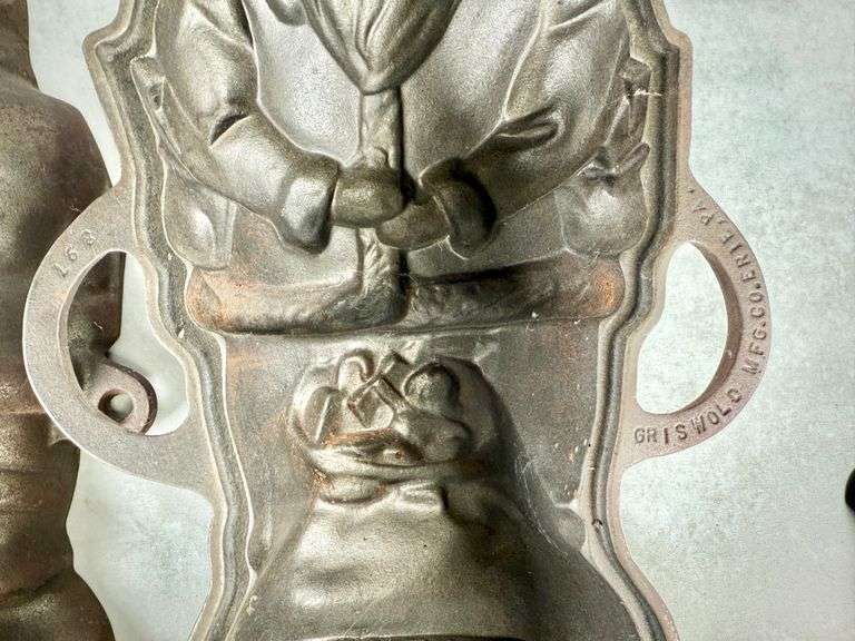 ORIGINAL Vintage Griswold Cast Iron Hello Kiddies Santa Claus 12" Mold 897