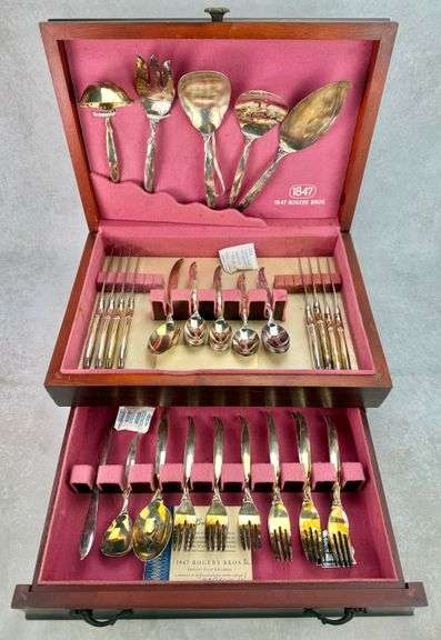 1847 Rogers Bros Flair Silverplate Flatware 57pc Set w/ Box Service for 8