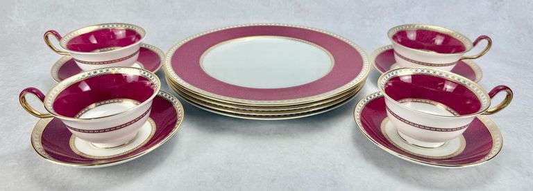 Wedgwood Bone China Ruby Ulander W1813 Dinner Plates, Cups & Saucers