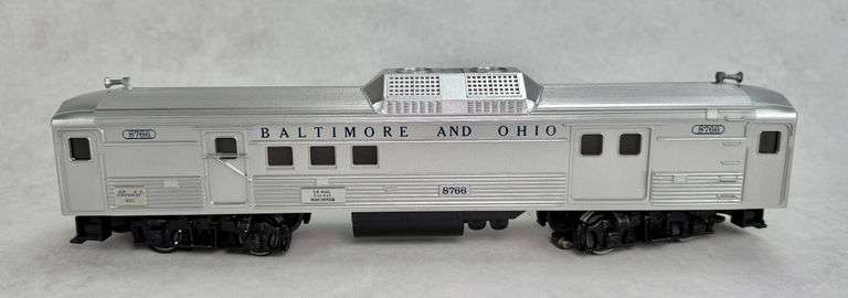 Lionel Illuminated Budd Powered RDC-4 Baggage/Mail Car 6-8766 Baltimore and Ohio