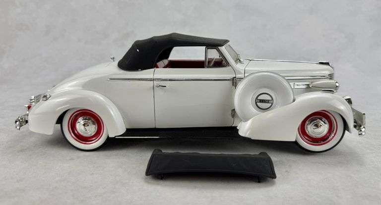 1958 Buick Century Convertible Coupe Signature Series Diecast 1:18