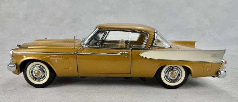 Signature Series 1958 Studebaker Golden Hawk Diecast 1:18 20018
