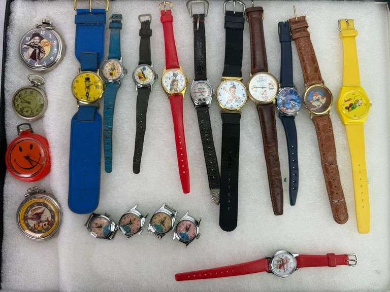 (19) Vintage Watches Disney, Big Boy, ET, Superman, Advertising