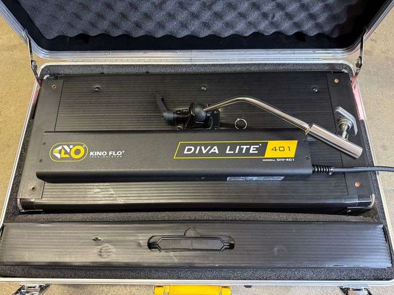 Kino Flo Diva Lite 401 DIV-401 w/ Case & Extra Bulbs