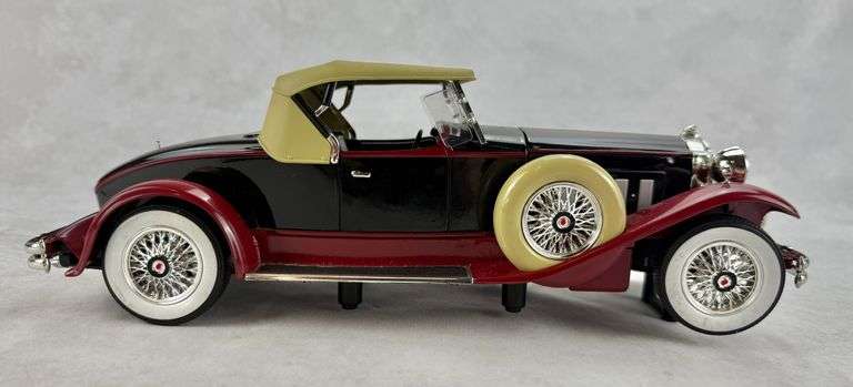 1930 Packard Boattail Speedster Signature Diecast 1:18