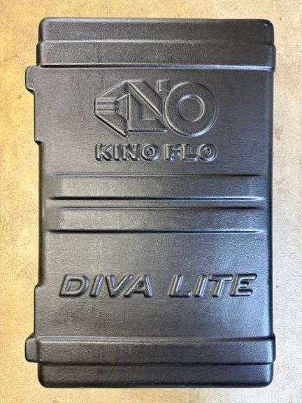 Kino Flo Diva Lite 401 DIV-401 w/ Case & Extra Bulbs