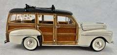 Signature Series '48 Ford Woody Diecast 1:18 20028