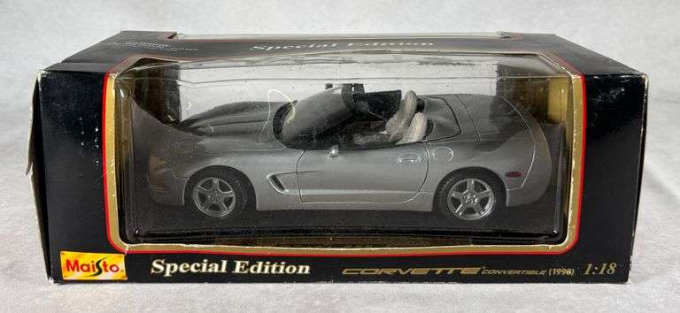 Maisto Special Edition 1:18 Corvette Convertible 1998, Silver