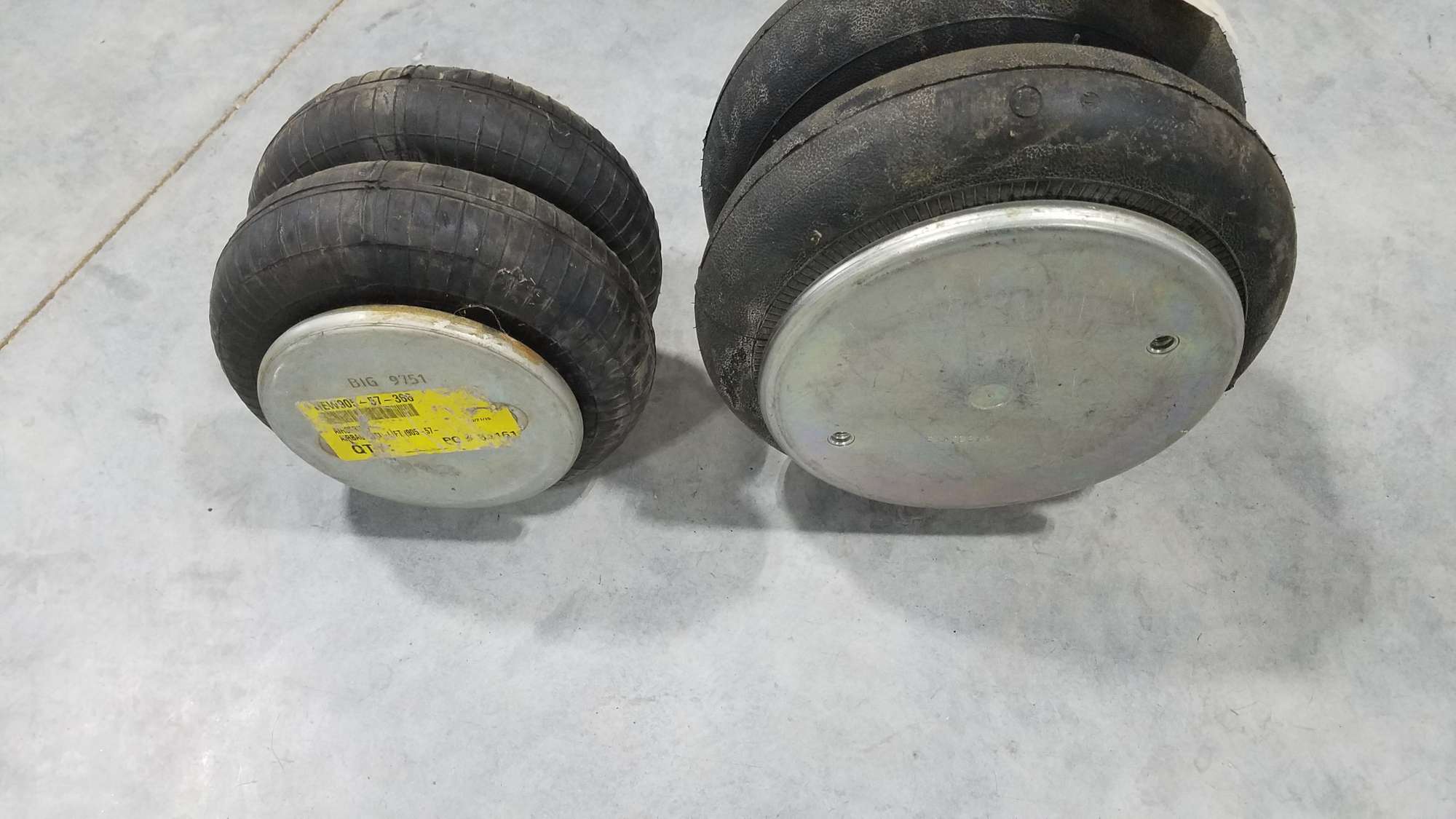 Air Springs (1) Firestone W01-358-7410, (1) SAF Holland 90557366